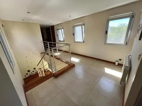 Casa en venta - 6 Dormitorios 5 Baños - La Plata