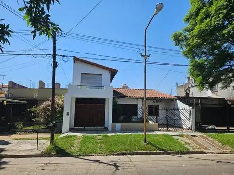 SE ESCUCHAN OFERTAS  Casa lote propio 10 x 22 mts.