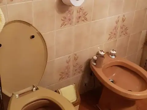 SE ESCUCHAN OFERTAS  Casa lote propio 10 x 22 mts.