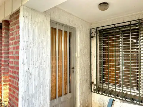 Casa 5 ambientes con 1 baño