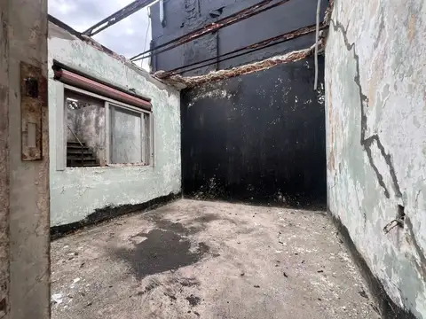 ph a demoler 2 amb con patio en venta