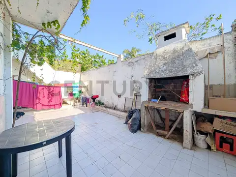 VENTA CASA 4 DORMITORIOS-PATIO-PARRILLERO