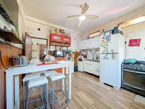 Casa 6 ambientes con 2 baños