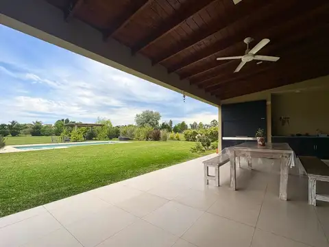 CASA 4 AMB EN VENTA CHACRAS DE LA CRUZ CON PILETA