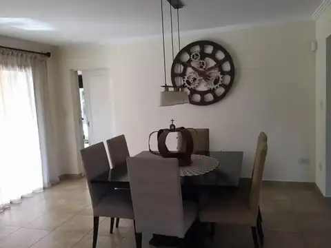Casa en Venta con 3 cocheras