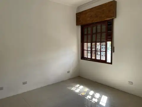 EXCELENTE 2 AMBIENTES AL FRENTE CON ENTRADA INDEPENDIENTE