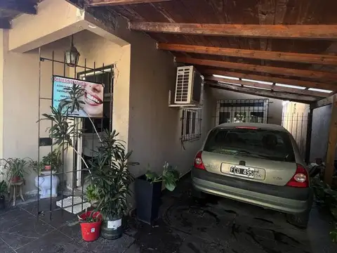 Casa en Venta en Castelar, USD 98.000