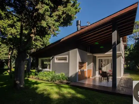 Casa 4 ambientes con 3 baños