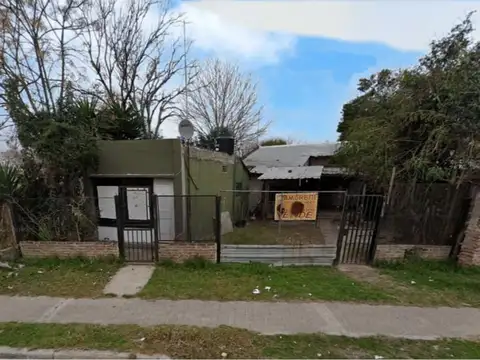 Terreno con dos viviendas en Rafael Calzada