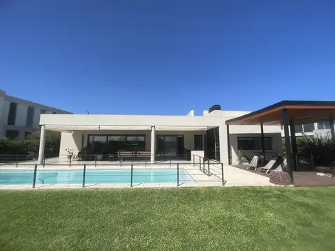 Casa en Alquiler de 3 dormitorios