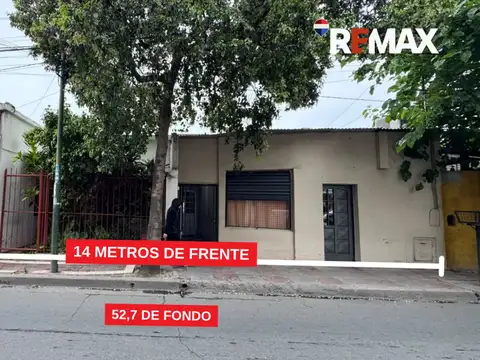Se vende terreno mas casa zona centro 720m2