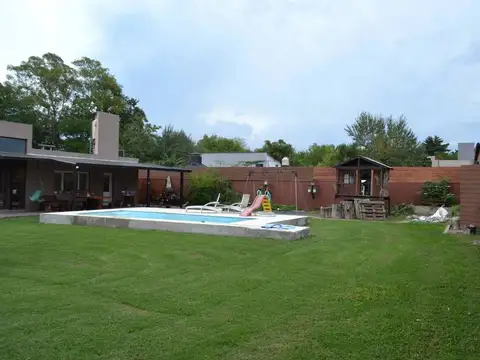 Casa en Venta con 5 cocheras