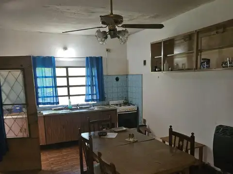 Local en Juan Jose Paso  al 6600, local con 2 viviendas, espacio verde