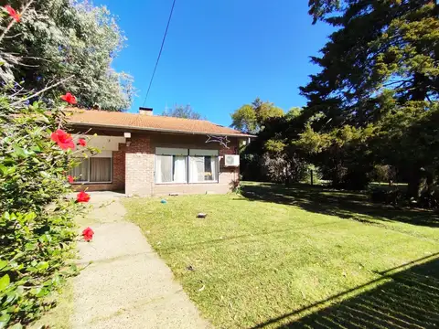 Casa en Venta con 3 cocheras