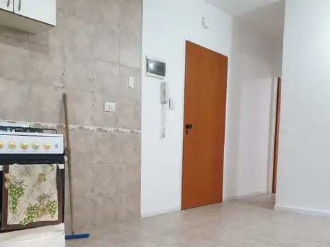 ALQUILER 2 AMBIENTES PLANTA BAJA FRENTE