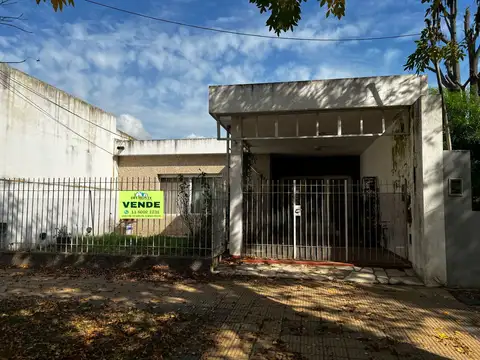 Casa céntrica con depto en venta, General Las Heras