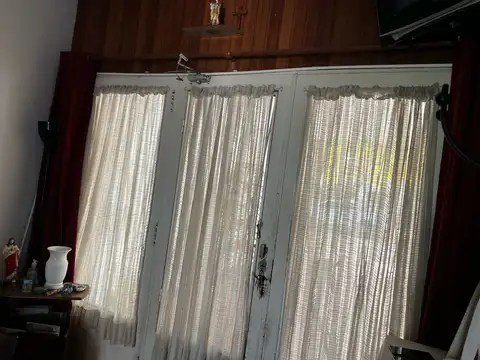 Casa 7 ambientes con 2 baños