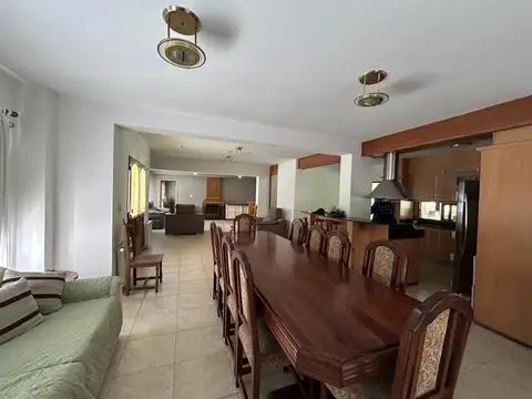 Casa 7 ambientes con 4 baños
