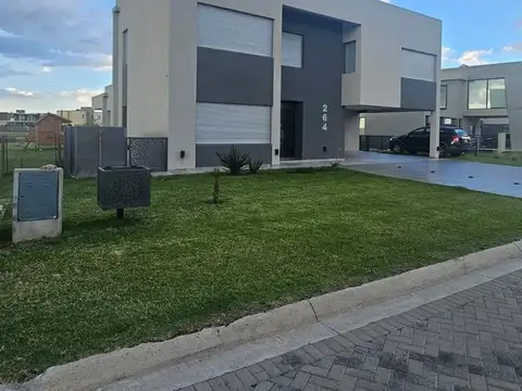 Casa en Guillermo E Hudson Gaboto