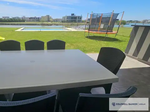 Casa 6 ambientes con 4 baños