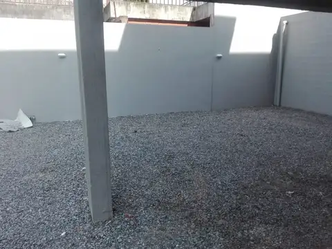 EN CASEROS EN VENTA ESPACIO COCHERA A ESTRENAR VENTA INMEDIATA! - FICHA 8054