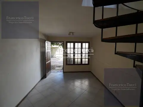 Depto Tipo Casa en Venta con 1 cocheras