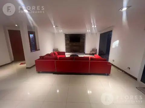 Casa en Venta con 2 cocheras