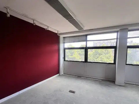 Oficina en Alquiler con 2 cocheras