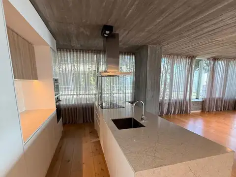 Departamento 5 ambientes con 4 baños
