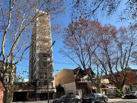S/Piso 3 amb cochera cubierta. Cfte. Con balcón.