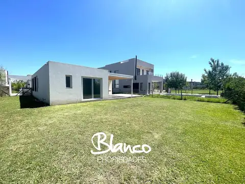 Puertos del Lago - Araucarias -