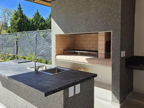 Casa en Venta con 4 cocheras
