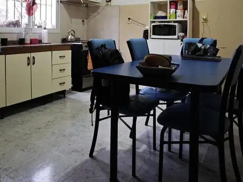 OPORTUNIDAD DE INVERSIÓN O CASA A RECICLAR EN ESCOBAR!