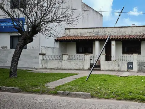 OPORTUNIDAD DE INVERSIÓN O CASA A RECICLAR EN ESCOBAR!