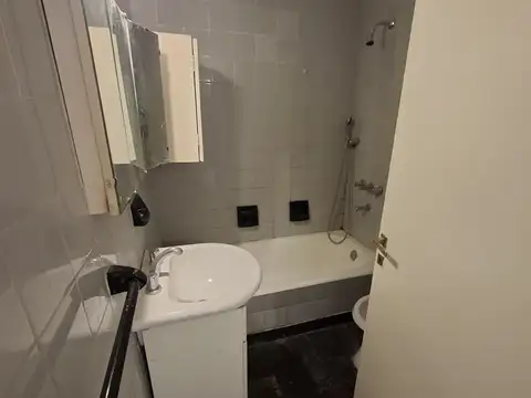 Excelente Departamento 2 ambientes lateral luminoso Almagro Colombres 44 Piso 6