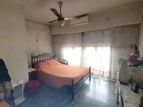 Casa en Venta con 4 cocheras