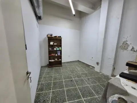 OPORTUNIDAD - LOCAL 149M2 EN BLOCK CON DEPARTAMENTO DE 1 1/2 AMBIENTE EN 5º PISO