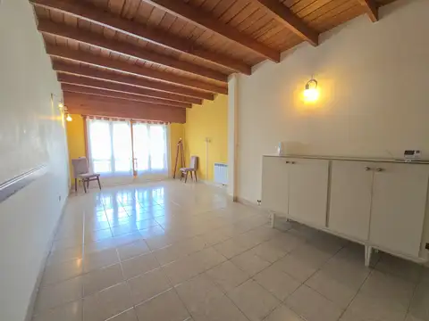 Departamento 2 amb. con patio (1° piso por esc.) - Funes y Avellaneda