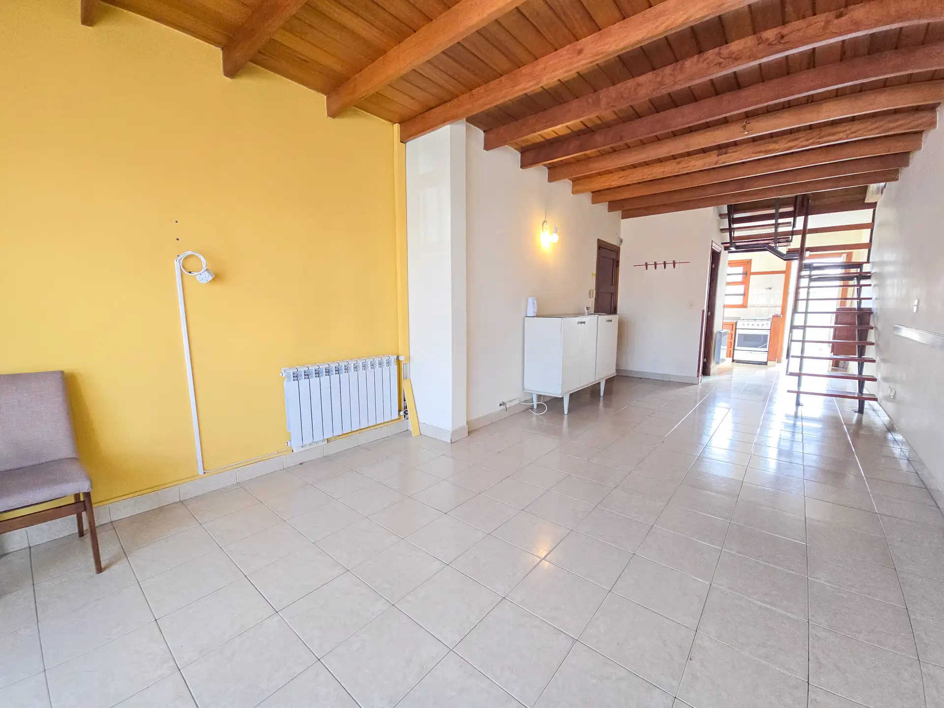 Departamento 2 amb. con patio (1° piso por esc.) - Funes y Avellaneda