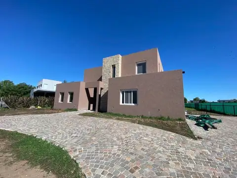 CASA EN VENTA HARAS SANTA MARIA