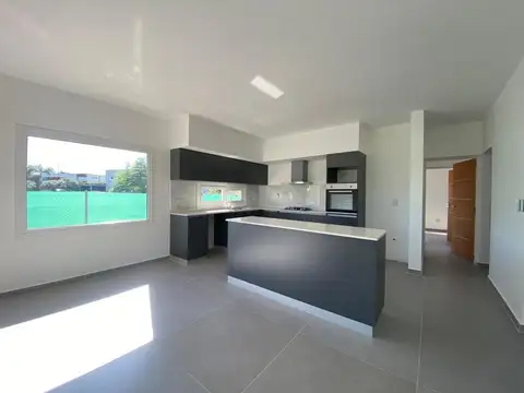 Casa en Venta con 4 cocheras