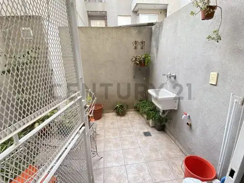 Aristóbulo del Valle 500, Piso 0
