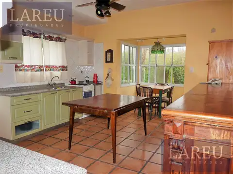 Casa 6 ambientes con 3 baños