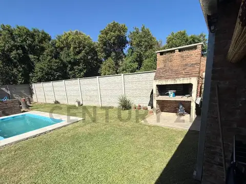 Casa en Venta con 3 cocheras