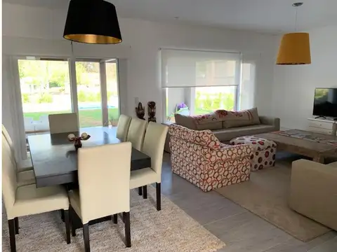 Casa 5 ambientes con 3 baños