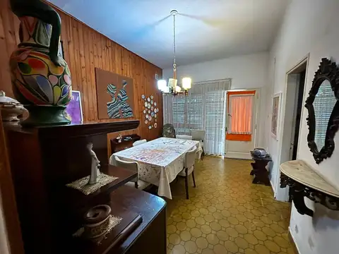 Casa 7 ambientes con 1 baño