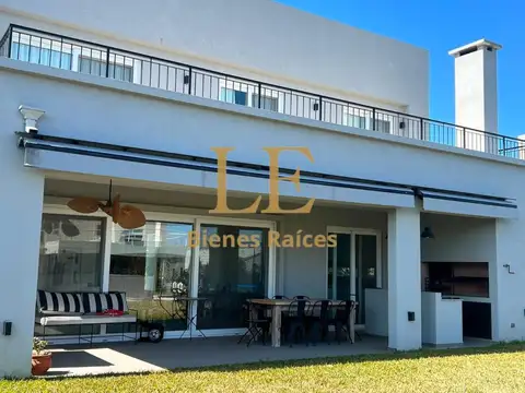 Casa en Venta con 5 cocheras