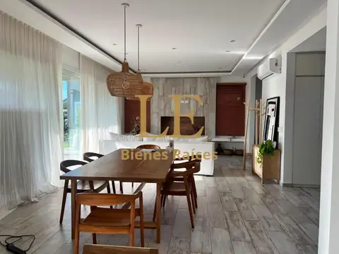 Casa 5 ambientes con 4 baños