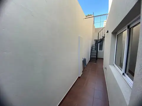 Depto Tipo Casa en Alquiler de 1 dormitorio