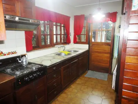 Casa en Venta con 3 cocheras